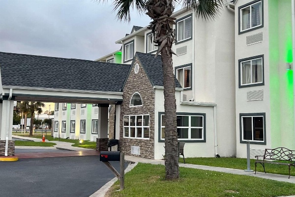 Quality Inn & Suites image 1