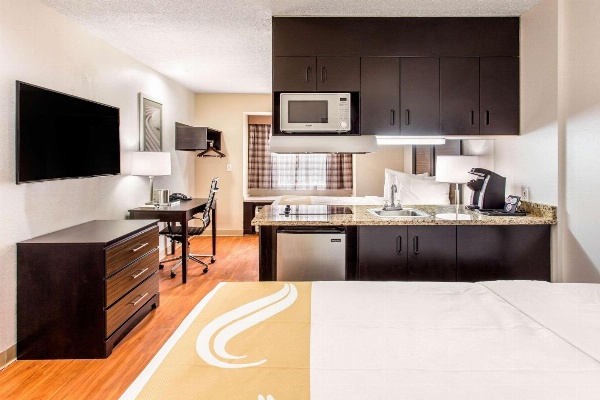 Quality Inn & Suites image 12