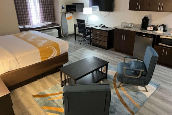Quality Inn & Suites image 17