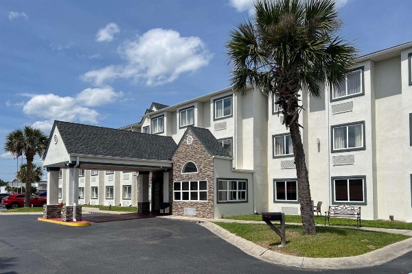 Quality Inn & Suites image 2