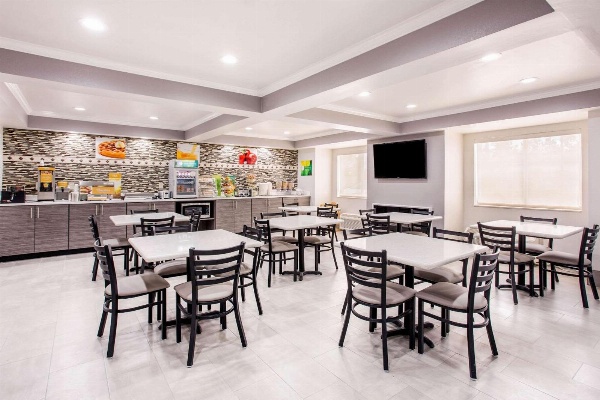 Quality Inn & Suites image 24