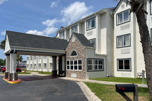 Quality Inn & Suites image 3