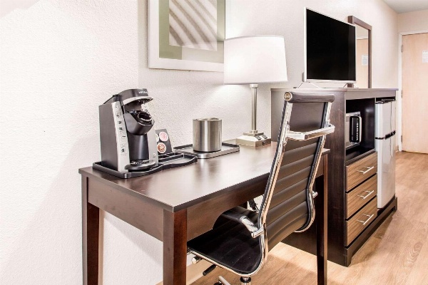 Quality Inn & Suites image 9